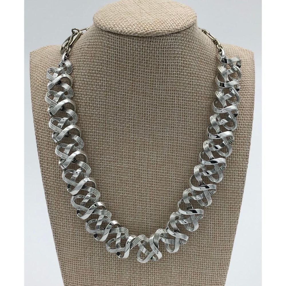 VTG Coro Silver Tone Textured Ribbon Link Collar Necklace Modernist Statement